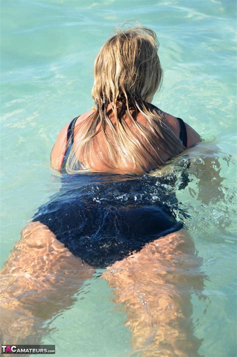 Sweet Susi Swimsuit Milf In Florida Free Pic 12