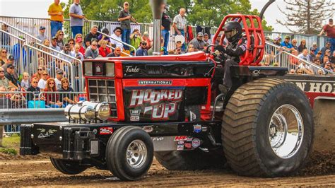 Tractor Pulling Super Farm Tractors Pulling At The Green County