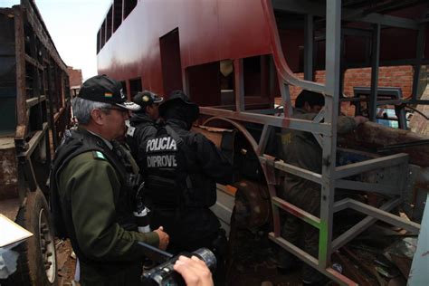 En Un Taller De El Alto Desmantelaban Flotas La Polic A Detuvo A