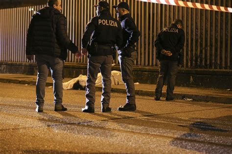 Napoli Agguato Di Camorra A Ponticelli Corriere It