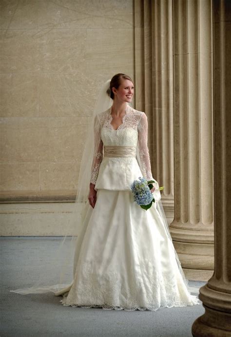 A Lovely Old Fashioned Gown Has A Victorian Vibe To It Beautiful