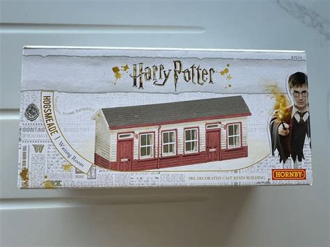 Hornby R7233 Harry Potter Hogsmeade Waiting Room Brand New EBay