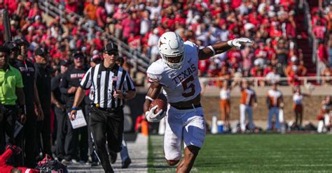 Dallas Cowboys Pick Texas Longhorns RB Bijan Robinson to Replace Zeke ...