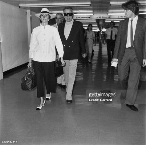 144 Richard Burton And Sally Burton Photos & High Res Pictures - Getty ...