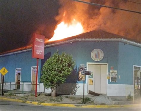 Andes On Line Incendio De Madrugada Provocó Daños En Botillería Donde