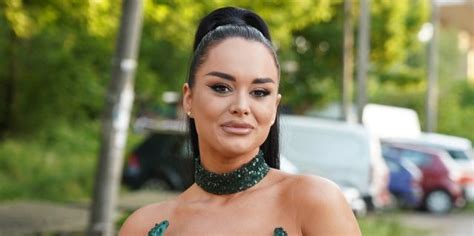 FOTO Skinula se žena od sultana Bikini jedva obuzdao Tijanine bujne grudi vrelim izdanjem