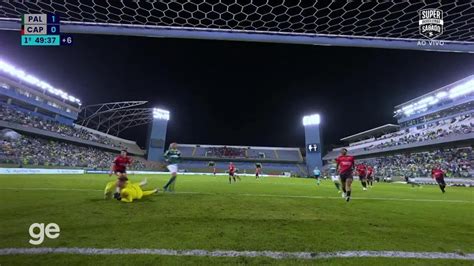 Vídeo Aos 49 min do 1º tempo cabeceio defendido de Mayke do