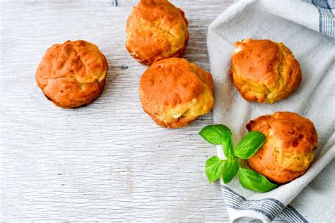 Fromage Et Petits Pains Jaunes De Fromage Photo Stock Image Du