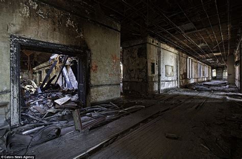 Abandoned America Photographer Captures Haunting Images Of Rusting