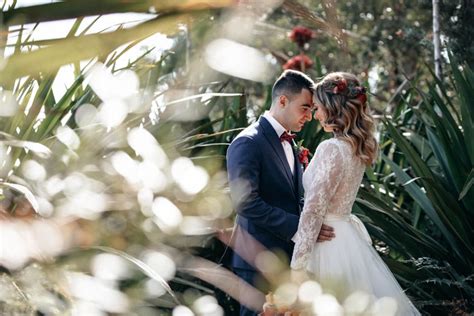 How To Throw The Perfect Intimate Garden Wedding Modern Wedding