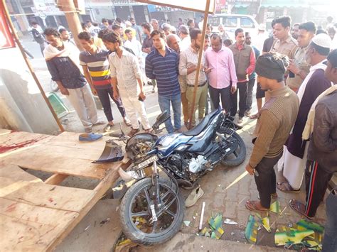 Two Youths Died And Two Are In Serious Condition In Stunts मऊ सड़क हादसे में दो युवकों की मौत