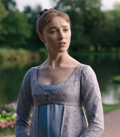 daphne bridgertons   costumes  season   bridgerton