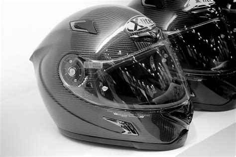 Tout Savoir Sur Les Casques Moto En Fibre De Carbone Enjoy The Ride