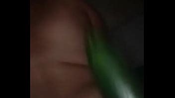 Concombre et bite avec éjaculation sur les seins de ma femme XVIDEOS