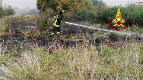 Quartu Vasto Incendio Di Vegetazione E Sterpaglie