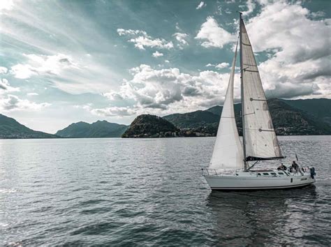 Giro In Barca A Vela Al Lago Di Como Con Aperitivo Holidoit