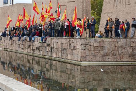 La Fundaci N Denaes Convoca Concentraciones Frente A Las Sedes Del Psoe