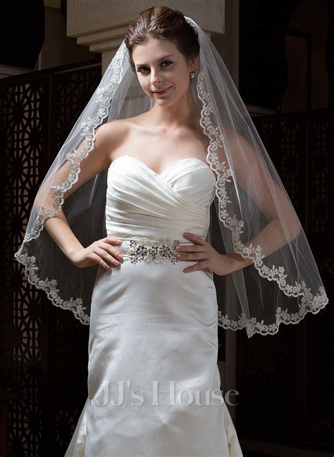 One Tier Fingertip Bridal Veils With Lace Applique Edge 006034300