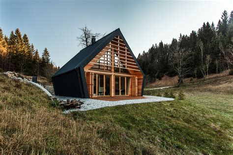 The Wooden House / studio PIKAPLUS | ArchDaily