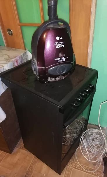 Плита дарина,сгорели 2 конфорки,сломано стекло,пылесос рабочий,сломано ...