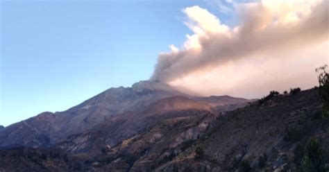 Alarmante Volcán Ubinas de Moquegua emite fuertes explosiones y