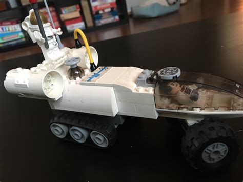 [13 M] My first MOC (supposed to be a moon rover (any constructive criticism and critiques are ...