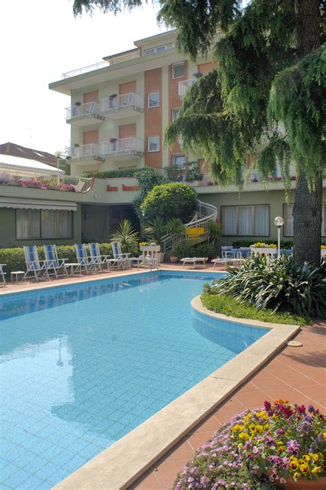 Hotel Bergamo Mare - 3 star hotel near the sea in Imperia in Liguria