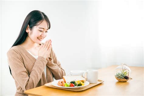 朝食を「毎日欠かさず食べる」人は何割？ 男女5000人超の調査結果が発表 オトナンサー