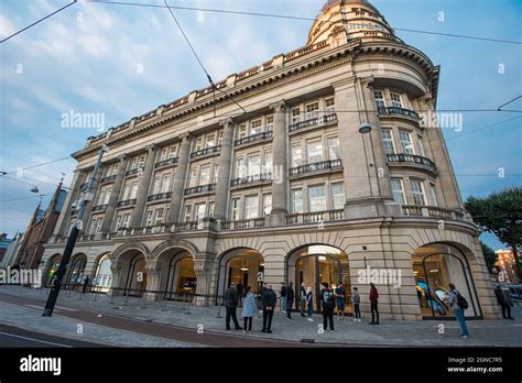 Apple Store Amsterdam Hi Res Stock Photography And Images Alamy