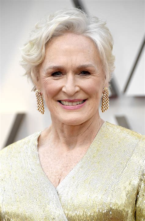 Glenn Close looks beautiful as she poses on the red carpet at the 2019