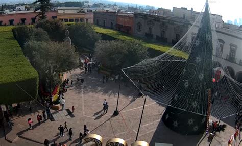 Se Incendia Rbol Navide O De Plaza De Armas