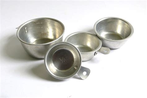 Vintage Metal Measuring Cup Set