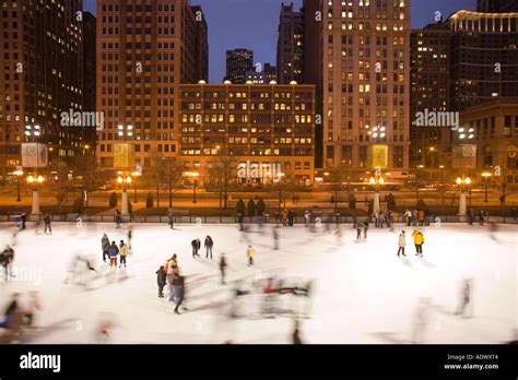 Skaters In Ice Rink In Millennium Park Chicago Illinois Stock Photo Alamy