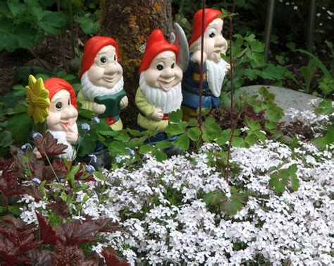 Walt Disney Garden Gnomes Fasci Garden