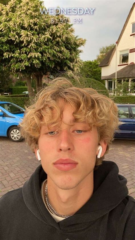 Pin By Jaiden On Love Is In The Air Men Blonde Hair Blonde Hair Boy Blonde Guys