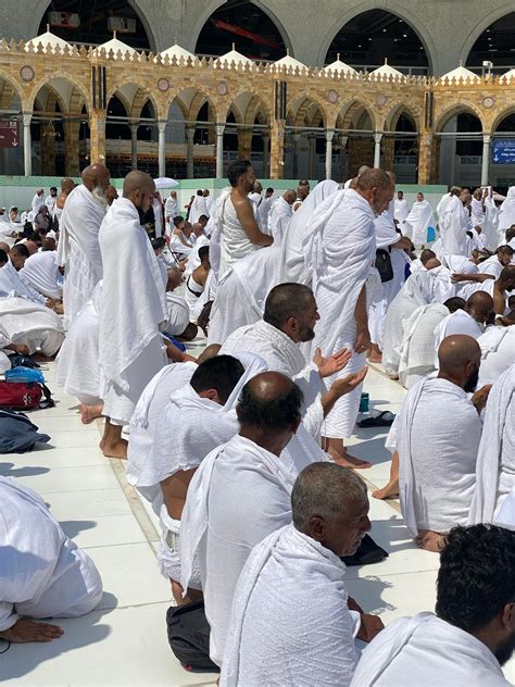 Believers Praying in the Courtyard of the Great Mosque of Mecca · Free ...