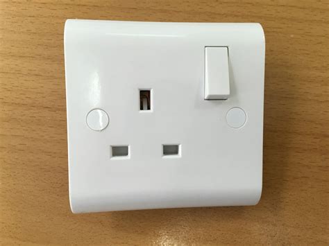 4 x White UK Single Switched Socket Plug electrical Wall 13 amp inc ...