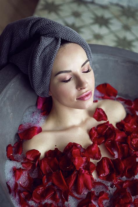 11 Creative Bathtub Photoshoot Ideas