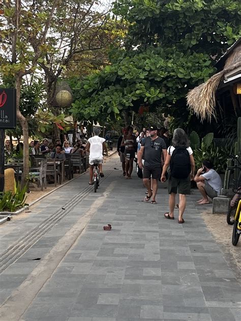 How To Navigate The Sanur Beach Walk