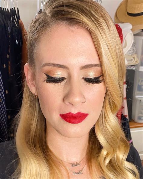 Wing Eyeliner Red Lip Old Hollywood Glam Makeup Glam Makeup Hair Makeup Old Hollywood Glam