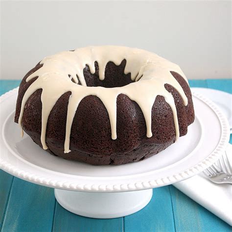 Delicious And Easy Chocolate Cake With White Chocolate Glaze Recipe Erasmus Blog Greece