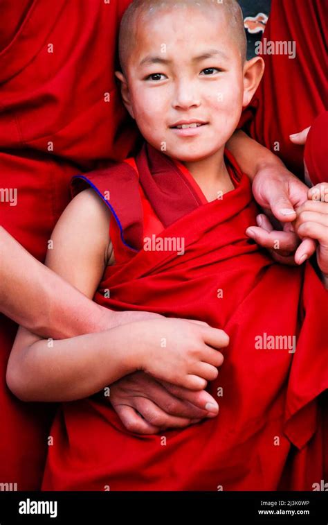 Bhutan Smiling Local Hi Res Stock Photography And Images Alamy