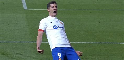 Robert Lewandowski i gol Polak dał Barcelonie awans Finał o