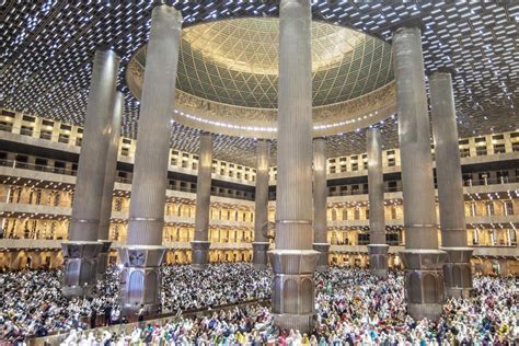 Masjid Istiqlal Tempat Ibadah Pertama Dunia Raih Green Building Edge