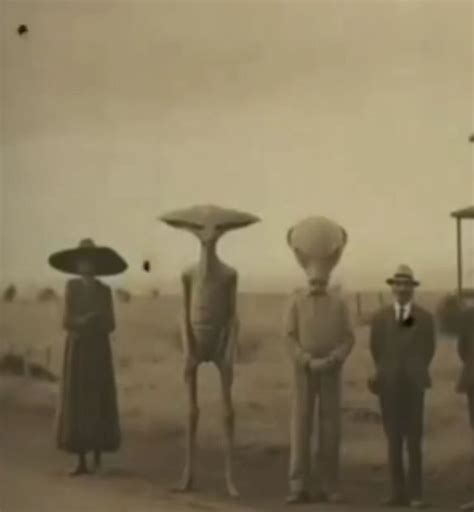 Aliens Und Ufos Ancient Aliens Weird History Facts Alien Photos