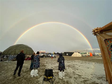 Burning Man entenda o que é o festival que deixou mais de 70 mil