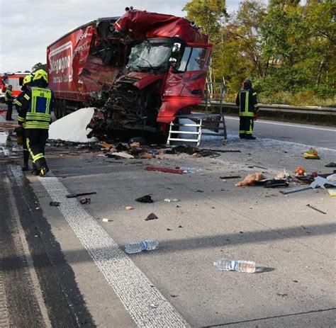 Sperrung Der A Nach Lkw Unfall Aufgehoben Welt