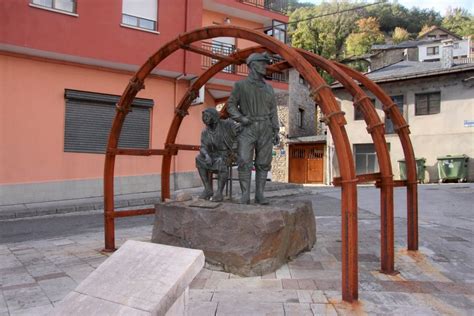 Monumento a la familia minera Cerredo Degaña Asturias MTI Blog