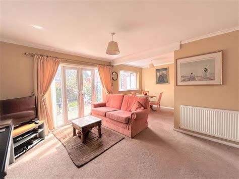 3 Bedroom House For Sale In Pershore