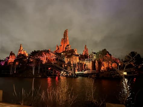 Big Thunder Mountain is stunning at night. : r/disneylandparis